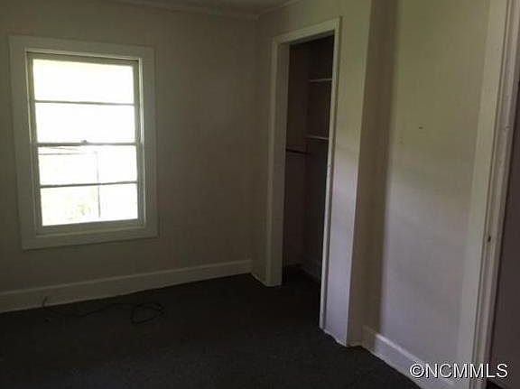 5th image of 8 Ash Gray Ln