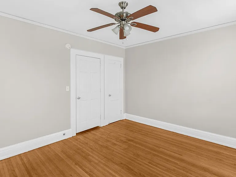 Charleston Court — Photo 23