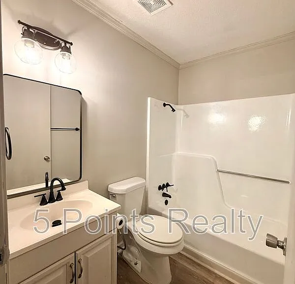 2121 Bracey Cir #A — Photo 5