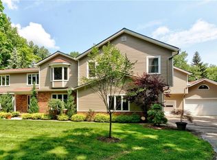 9590 Stafford Rd, Chagrin Falls, OH 44023