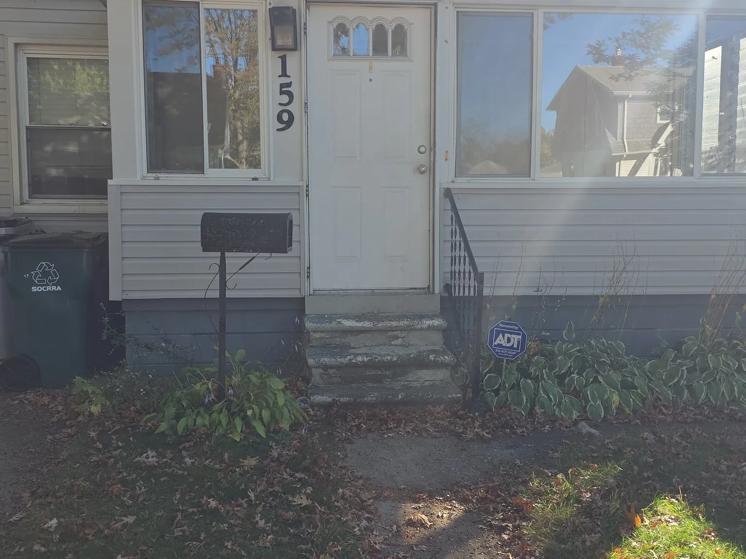 3 bed, 815 sqft, $1,300 — Photo 2