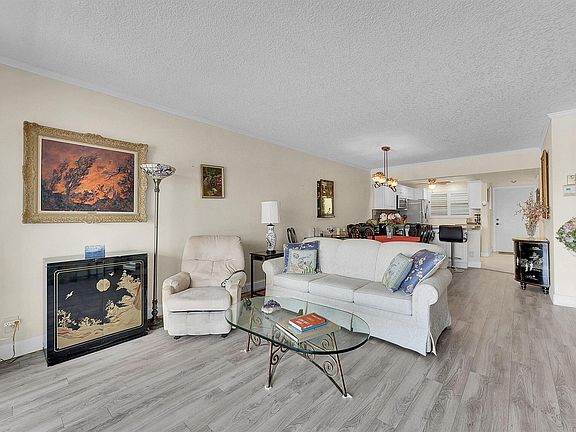 4th image of 29 Yacht Club Dr APT 504