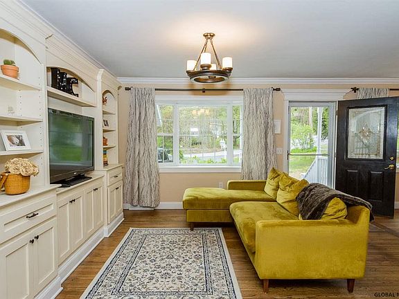 2nd image of 13 Birchwood Ct