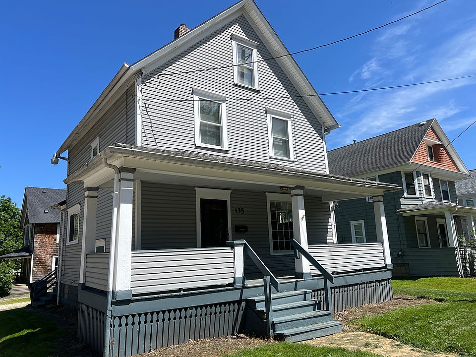 1st image of 135 Rhodes Ave