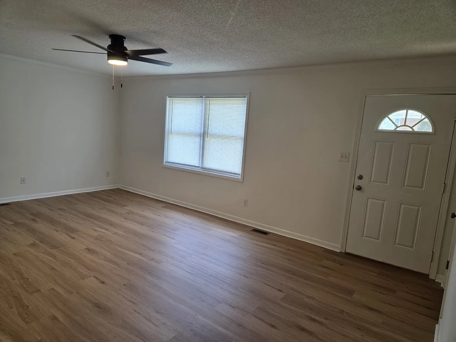 2 bed, 1.0 bath, 1000 sqft, $1,295 — Photo 2