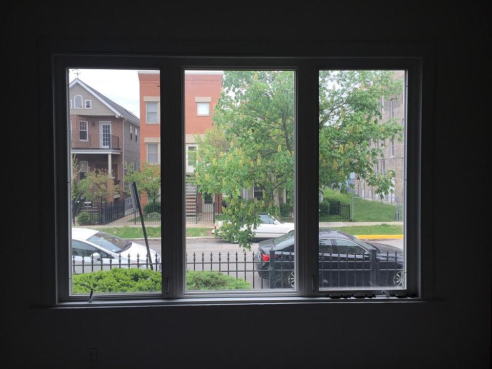 1st image of 1625 N Artesian Ave #1