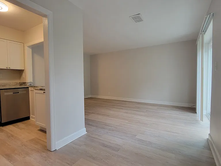The Charlotte Apartments — Photo 11
