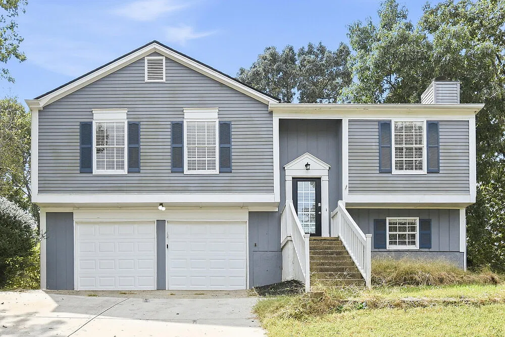3 bed, 2.5 bath, 1560 sqft, $2,215 — Photo 1