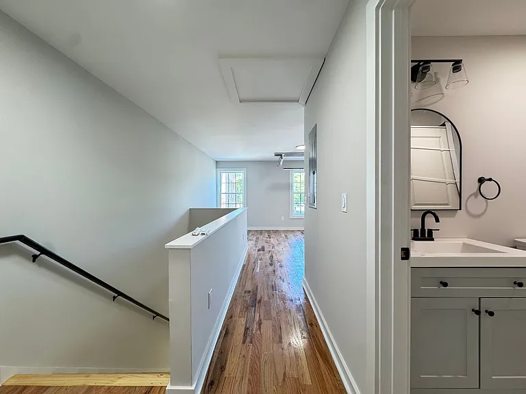 358 Campbell Ave — Photo 20