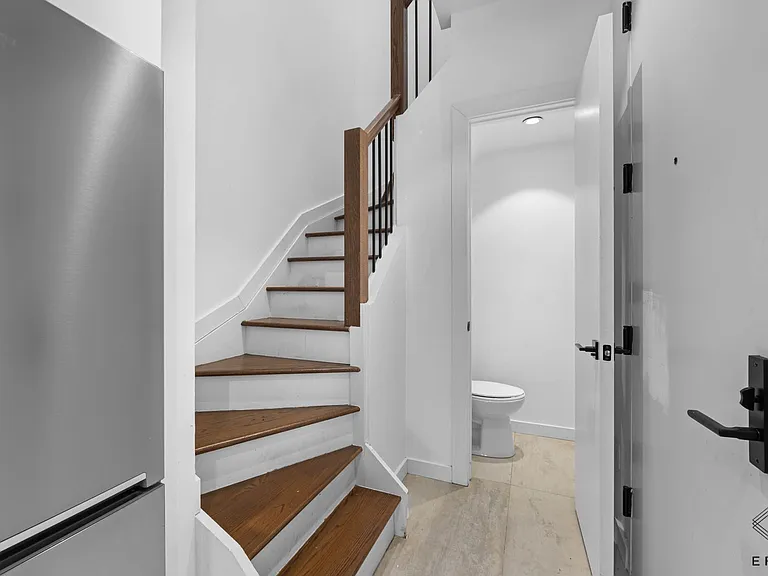 476 Maple St #4C — Photo 8