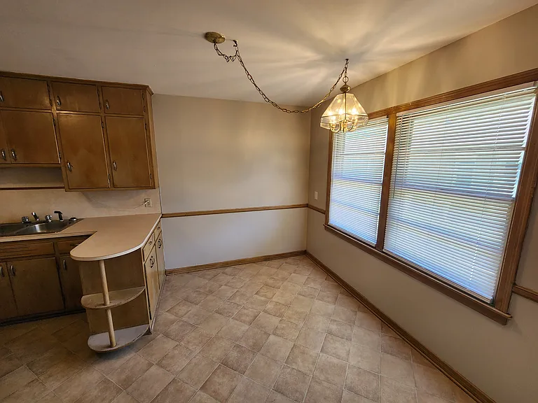 1209 N Jefferson Ave — Photo 4