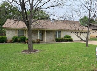 612 Canyon Ridge Dr, Euless, TX 76040