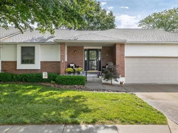 2304 SW Richwood Cir, Blue Springs, MO 64015