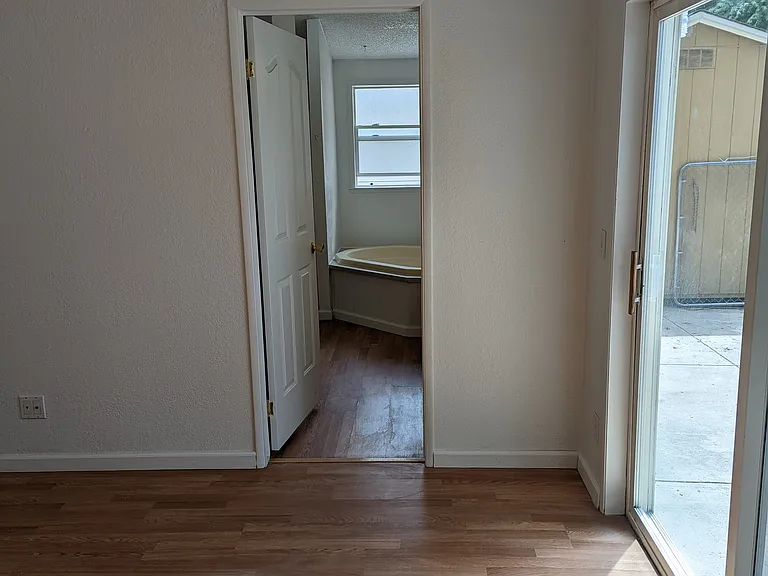 514 Holbrook St — Photo 23