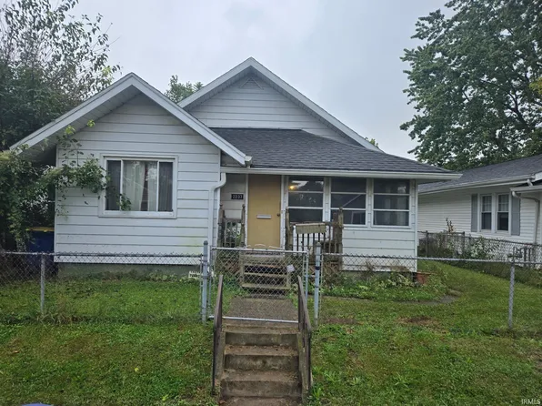 2237 W 8th St, Muncie, IN 47302