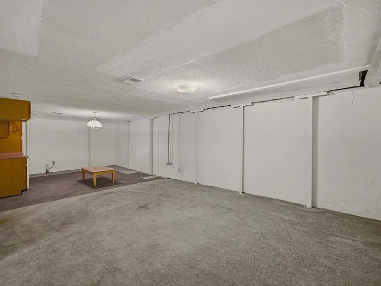 129 W 23rd St S #B — Photo 3