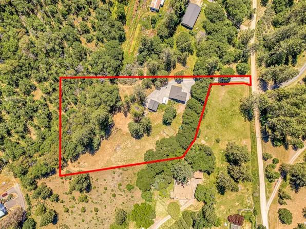 6100 Castle Terrace Dr, Central Pt, OR 97502