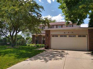 602 Randi Ln, Hoffman Estates, IL 60169