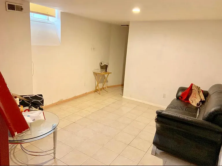 254 S 10th St #1-R — Photo 2