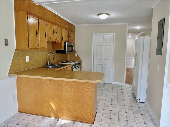 2nd image of 636 King St