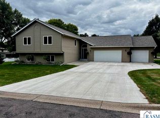 720 Madison St, Saint Peter, MN 56082