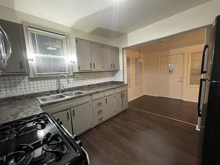 635 Orville Ave — Photo 20