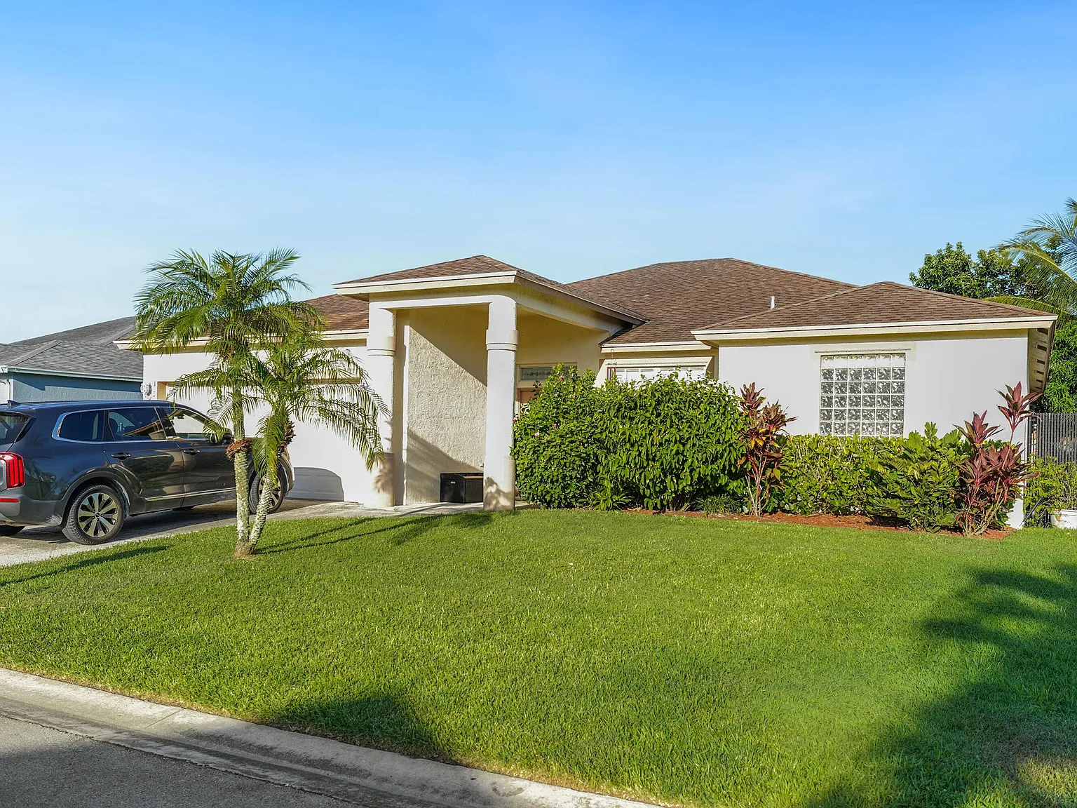 3 bed, 2.0 bath, 1855 sqft, $3,350 — Photo 2