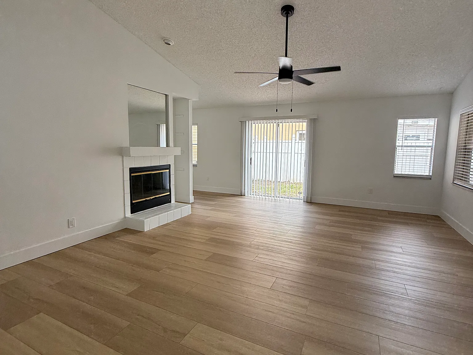 3 bed, 1087 sqft, $2,250 — Photo 3