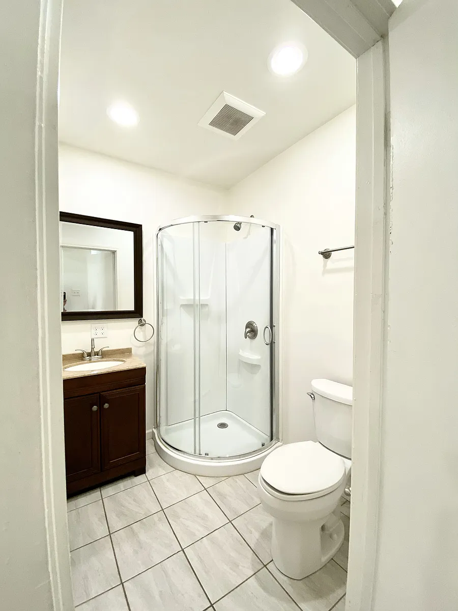 Building Photo - 1140 Ash St #102
