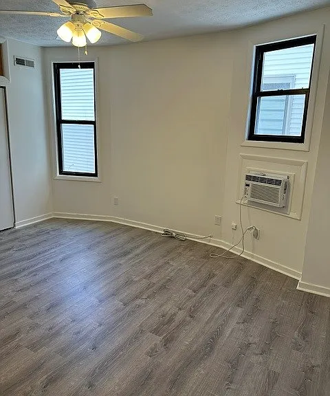 5742 Howe St #2 — Photo 9