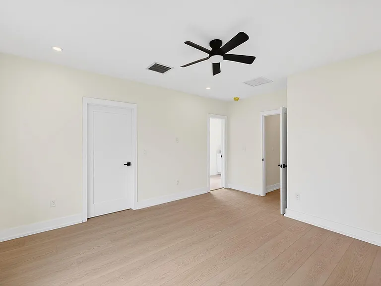 507 SW 11th St — Photo 29