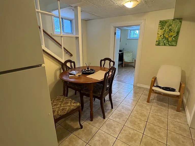 207 Lawrence Ave #BASEMENT — Photo 5