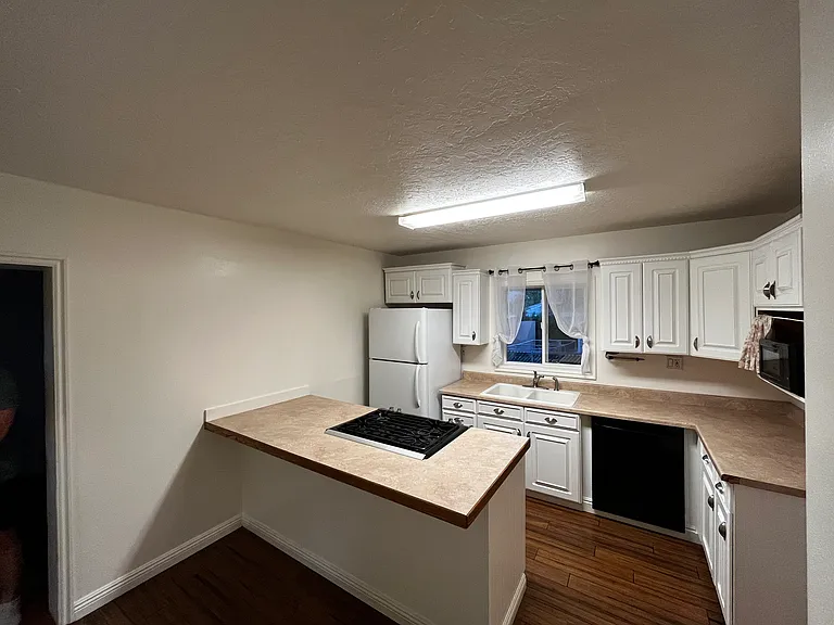 784 W 100 N — Photo 16