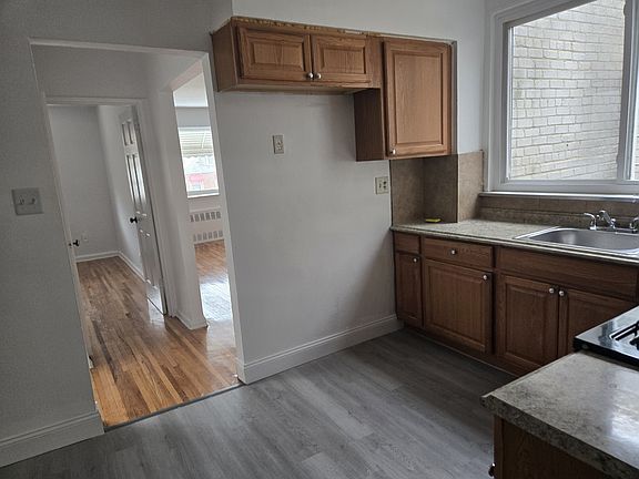 3rd image of 160 Bay 28th St Floor 3