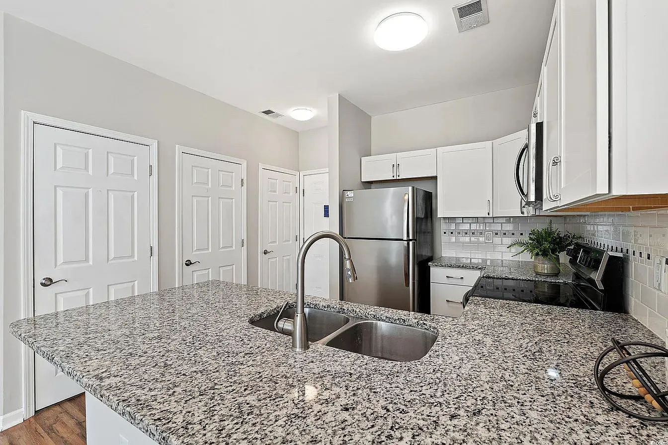 2 bed, 801 sqft, $1,450 — Photo 2