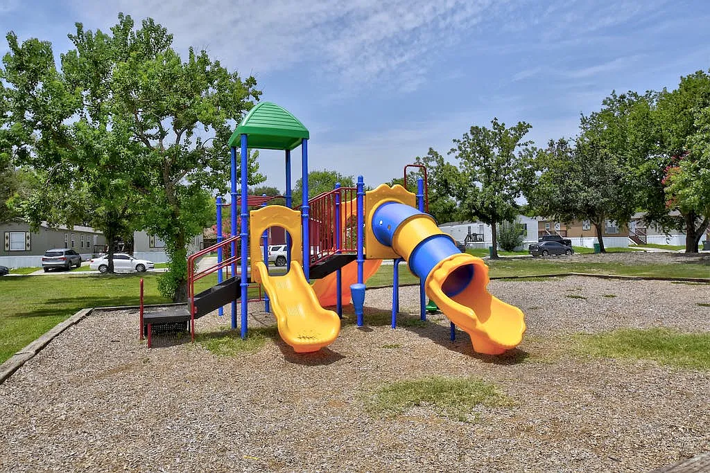 Regency Village — Photo 3