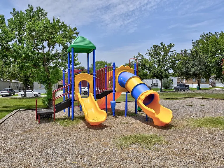 Regency Village — Photo 3