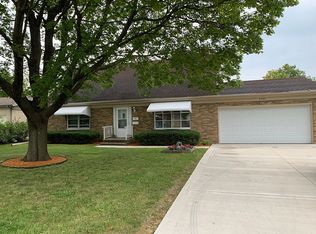 2705 Rock St, Peru, IL 61354