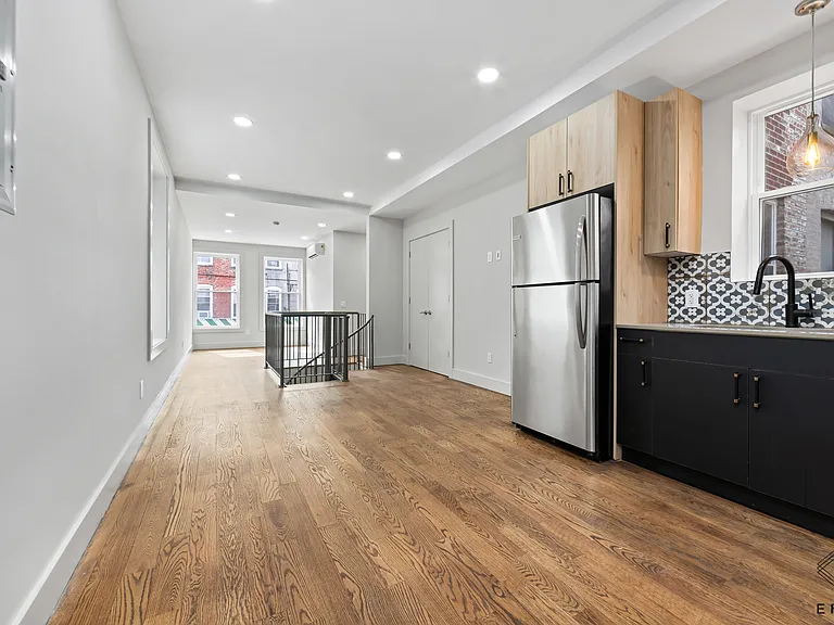 610 Maple St #1B — Photo 2
