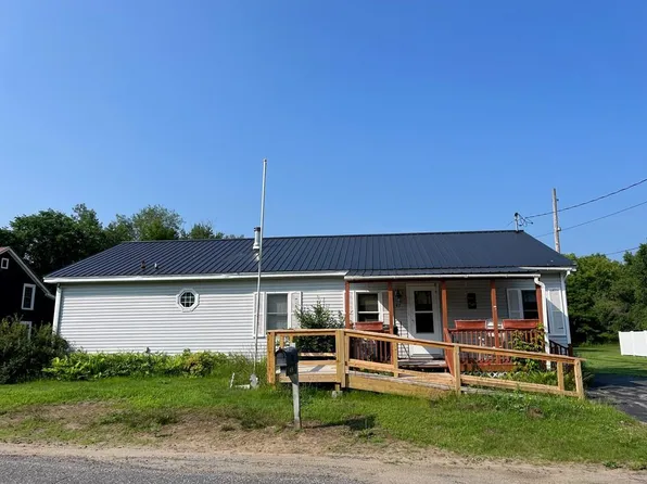 49 Chesterfield St, Keeseville, NY 12944