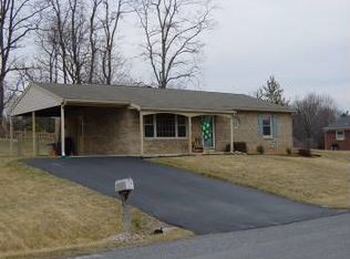 15 Stanford Rd, Hagerstown, MD 21742