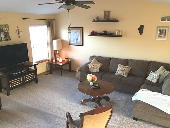 3rd image of 3406 White Oak Dr