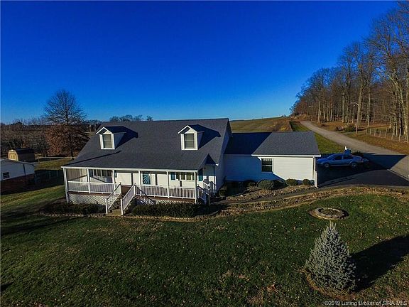 4th image of 390 E Oak Dr