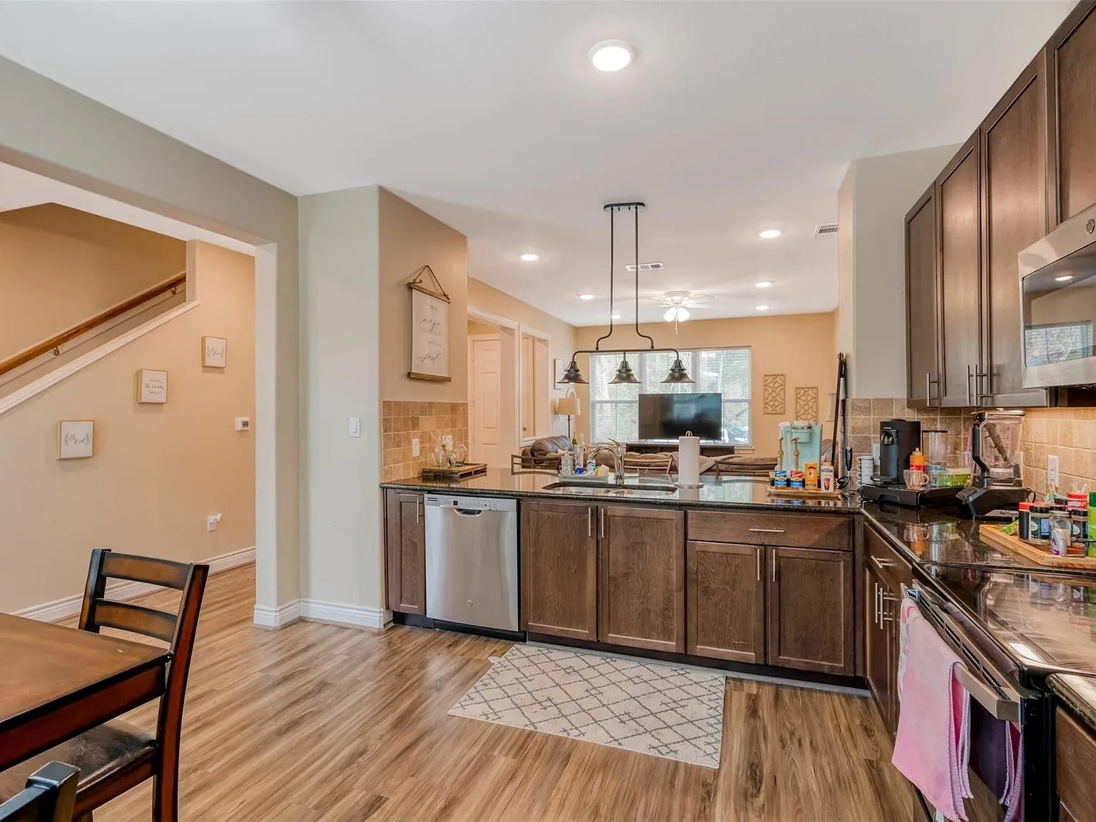 4 bed, 4.5 bath, 2150 sqft, $2,675 — Photo 2