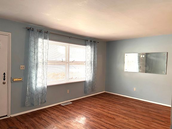 3rd image of 4462 Lockwood Blvd