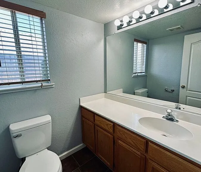 1160 Forest Knoll Ct — Photo 9