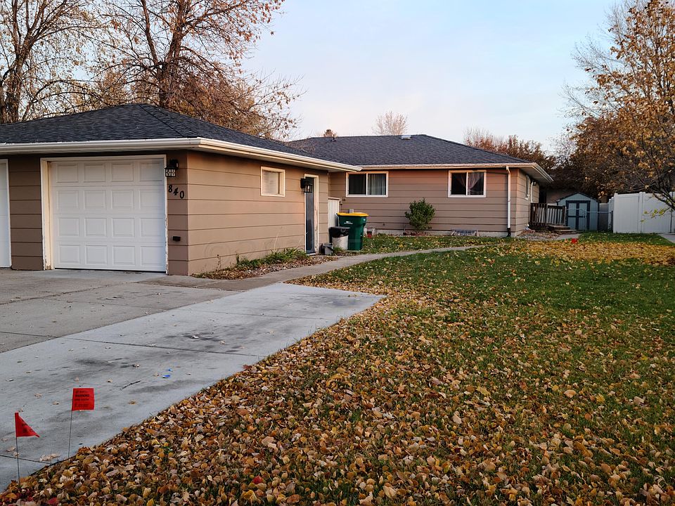 1st image of 840 10th Ave E