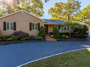 24 Argyle Pl, Smithtown, NY 11787