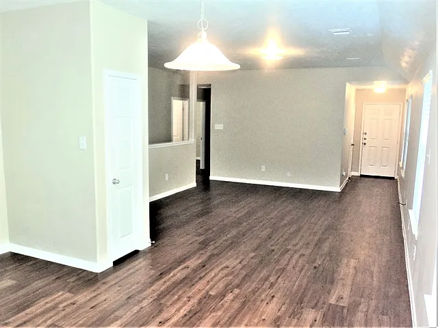 4 bed, 2.0 bath, 1433 sqft, $1,865 — Photo 4