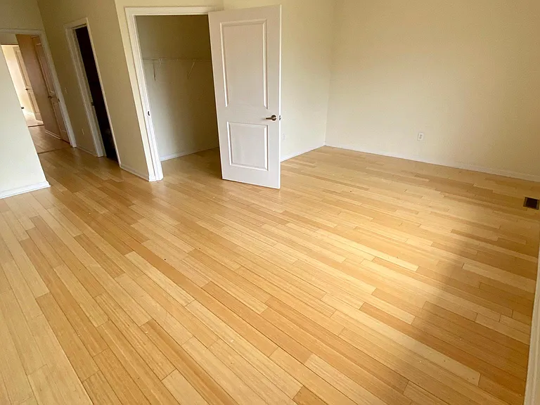 Metropolitan Park Apartments — Photo 8